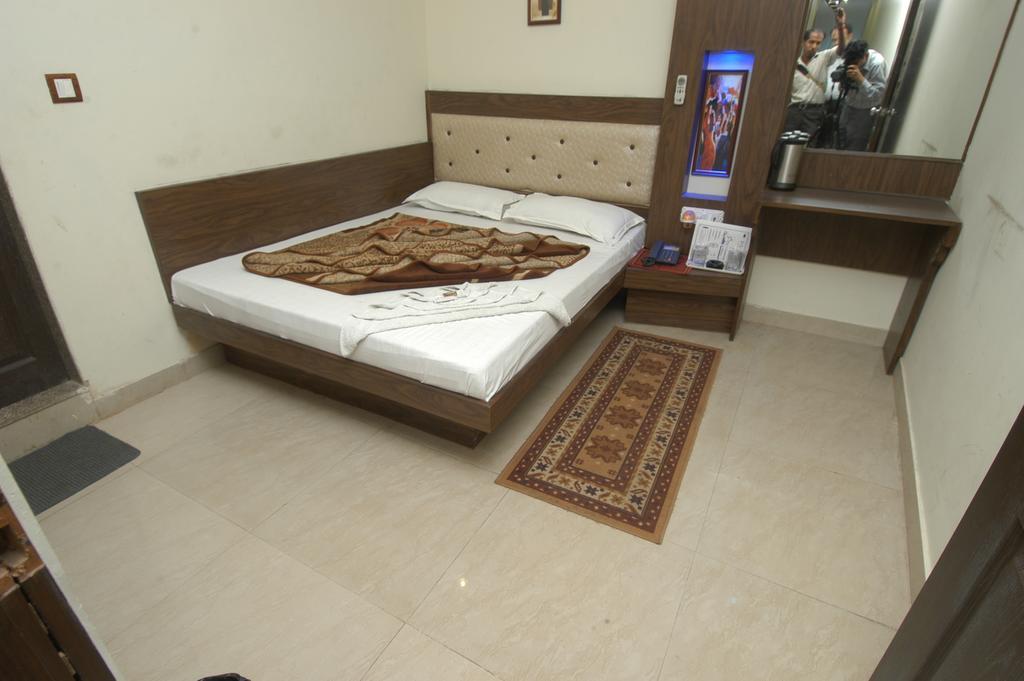 Hotel Shiv Palace New Delhi Ngoại thất bức ảnh