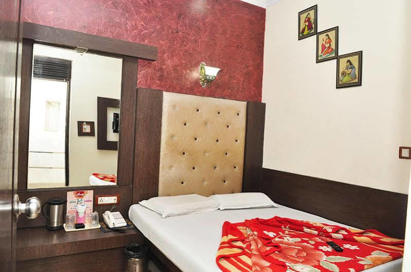 Hotel Shiv Palace New Delhi Ngoại thất bức ảnh